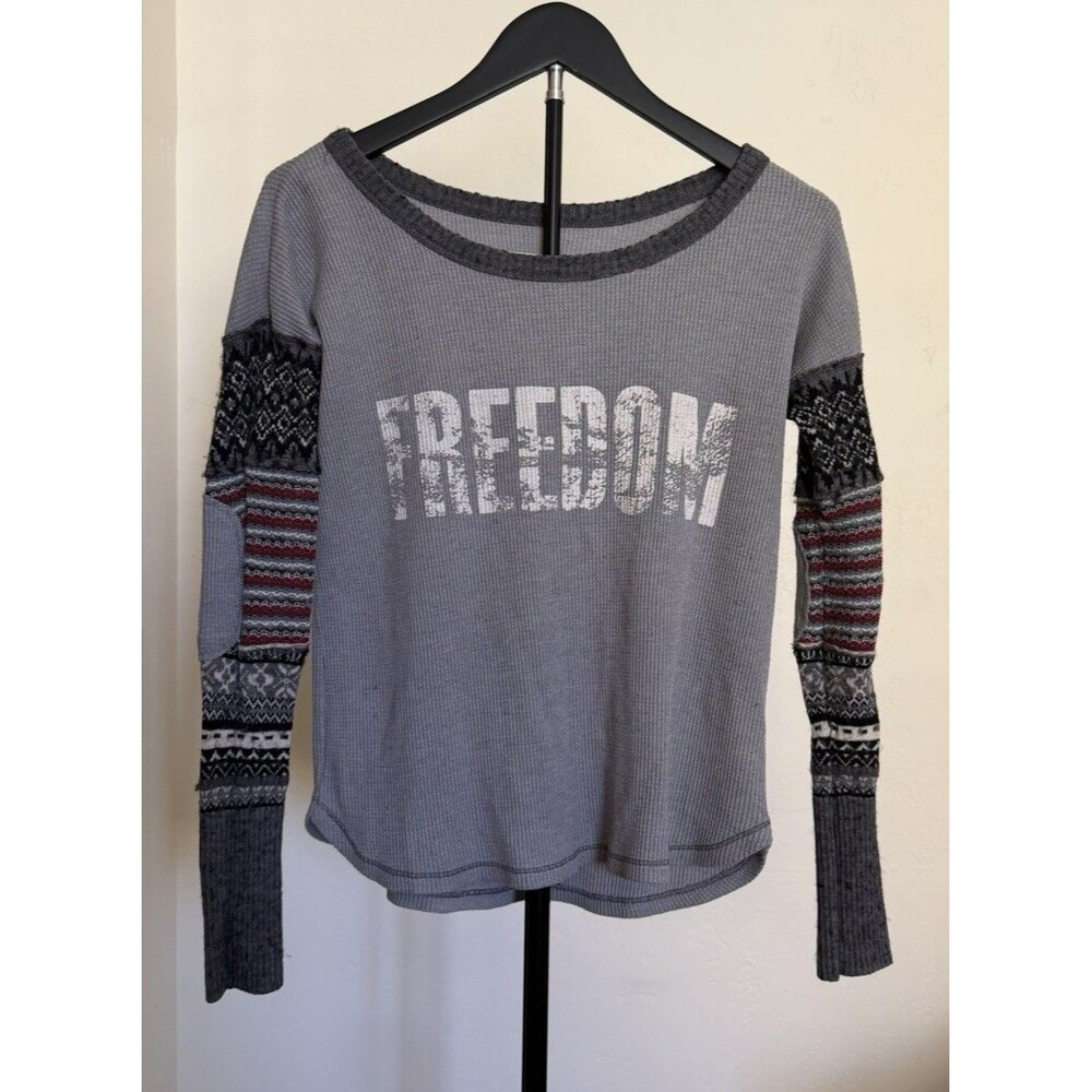 WE THE FREE Women’s XS Gray Freedom Graphic Waffle Tee Mixed Fabric Boho Grunge